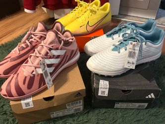 Indoor soccer shoes