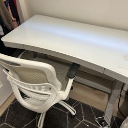 Adjustable standing desk