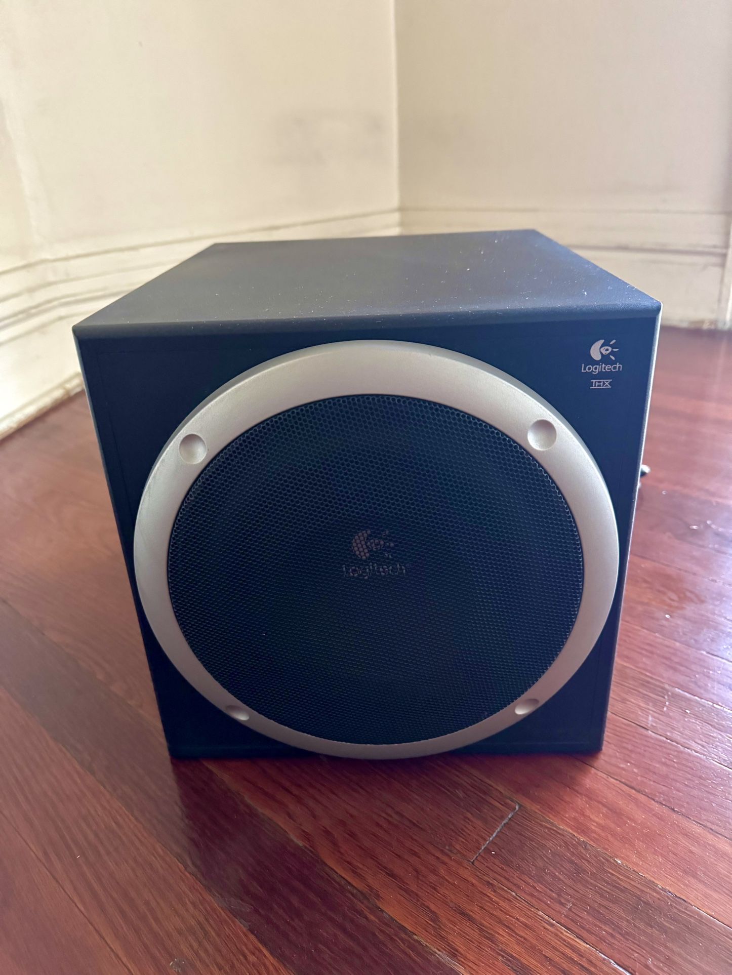 Logitech Z-560 THX 4.1 Subwoofer