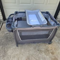 Baby Trend Retreat Nursery Center, Robin