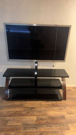Tv stand with swivel mounted tv
