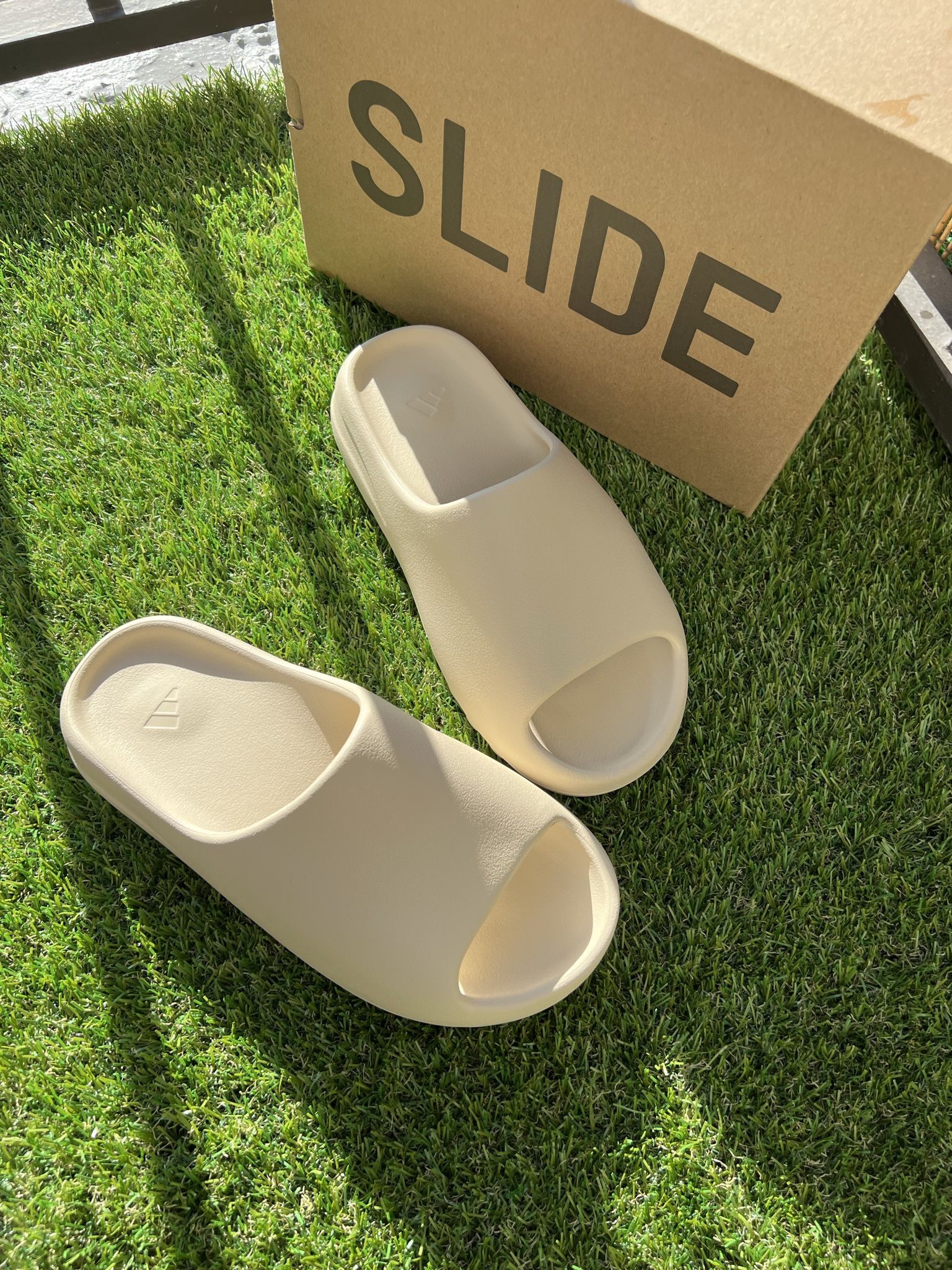 Yeezy Slide Bone Size 7,8,9,10,11,12