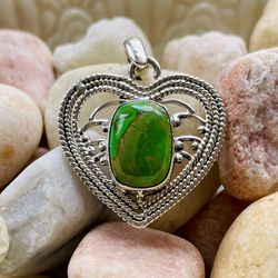 NWOT Green Mojave  Turquoise Heart-shaped Pendant 925 Sterling Silver