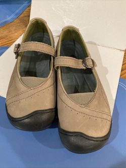 Néw Womens Keen Presidio Beige/Tan Mary Jane’s size 7
