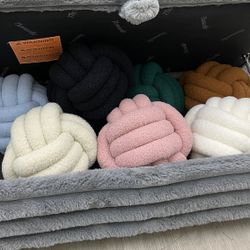 Cozy Knot Pillows – Trendy Decor (Multiple Colors!)