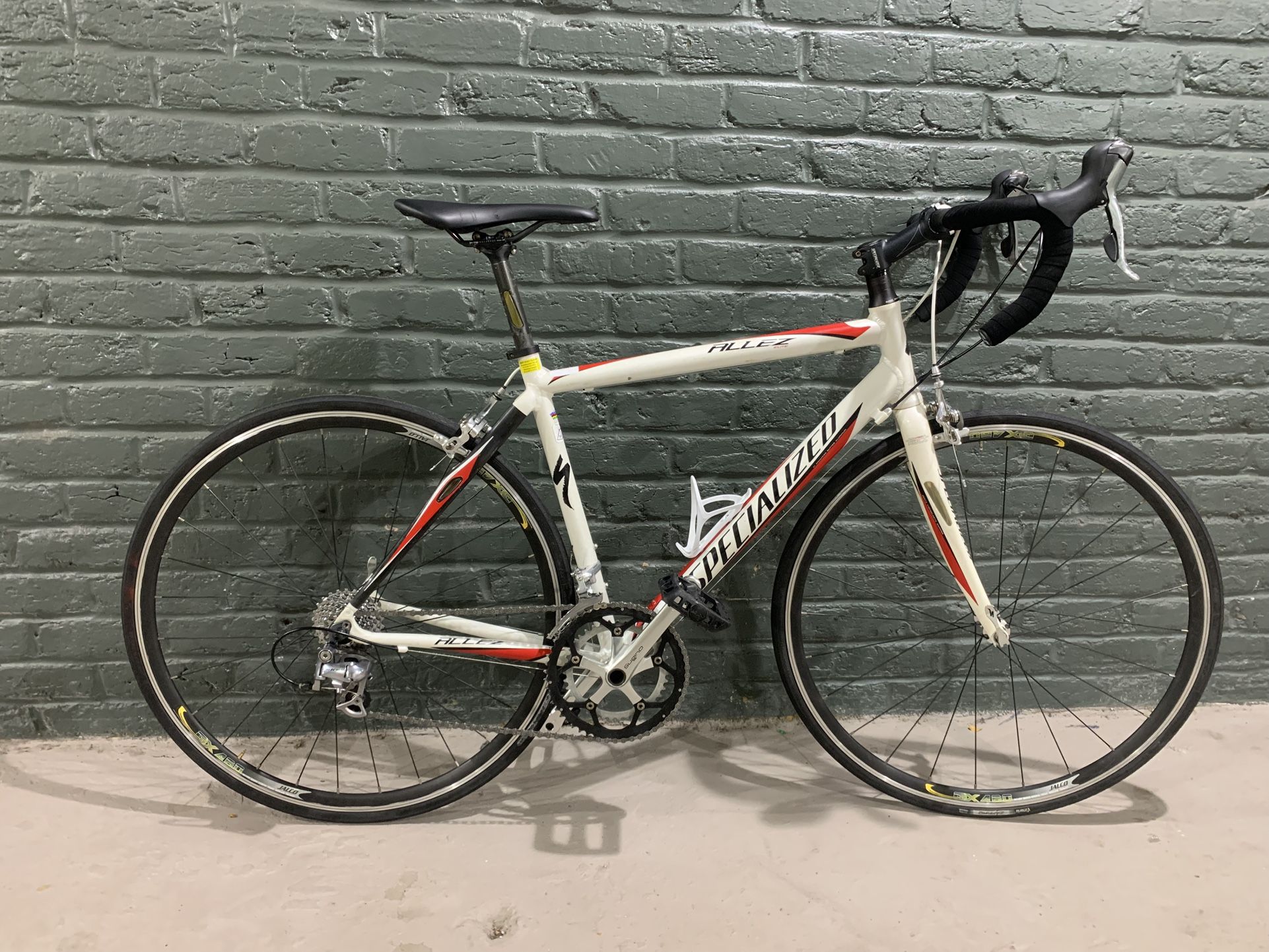 $300 - Specialized Allez Elite Road Bike