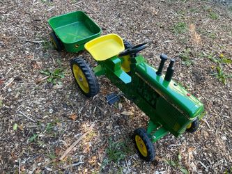 Kids John Deere pedal tractor with steel trailer