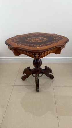 Retro accent table