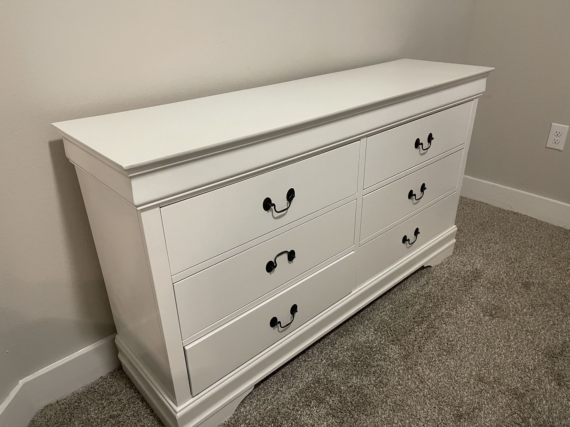 White 6 Drawer Dresser With Matching Nightstand 