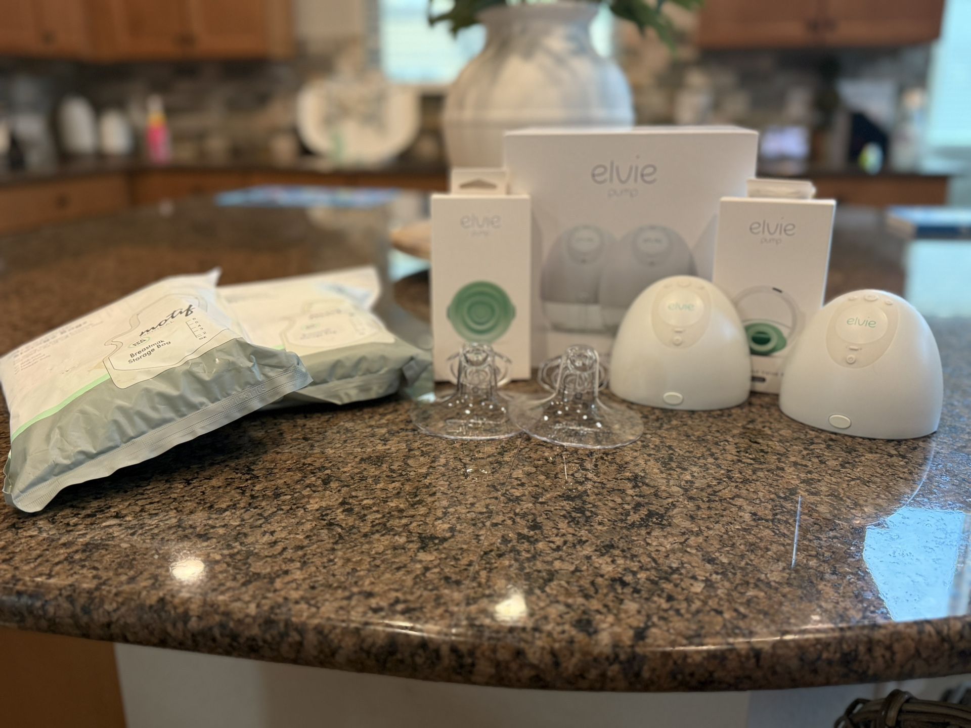 Elvie Hands-Free Pump + Supplies