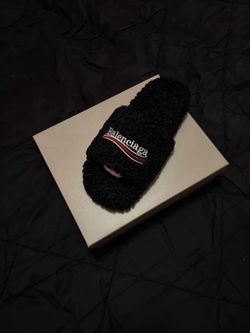 Black Bàlenciaga fur slides