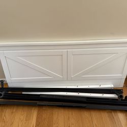 White Headboard And Frame For Queen Sized Bed 