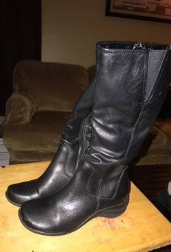 Black hush puppies boots