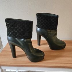 Women's Louis Vuitton Black Leather Suede High-End Luxury Ankle Bootie Size 7 US