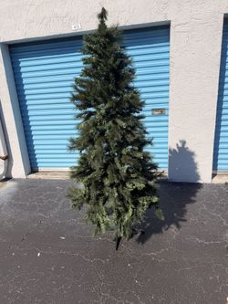 7 ft Artificial Christmas Tree Green Full Size Holiday Tree with Stand