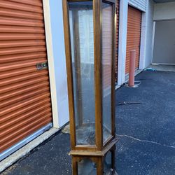 Glass Cabinet With Shelf’s And Light!