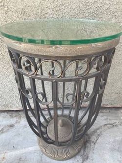 Heavy Duty End Table with Thick Tempered Glass Top