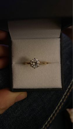 1.05 carat solitaire VS1 and G color