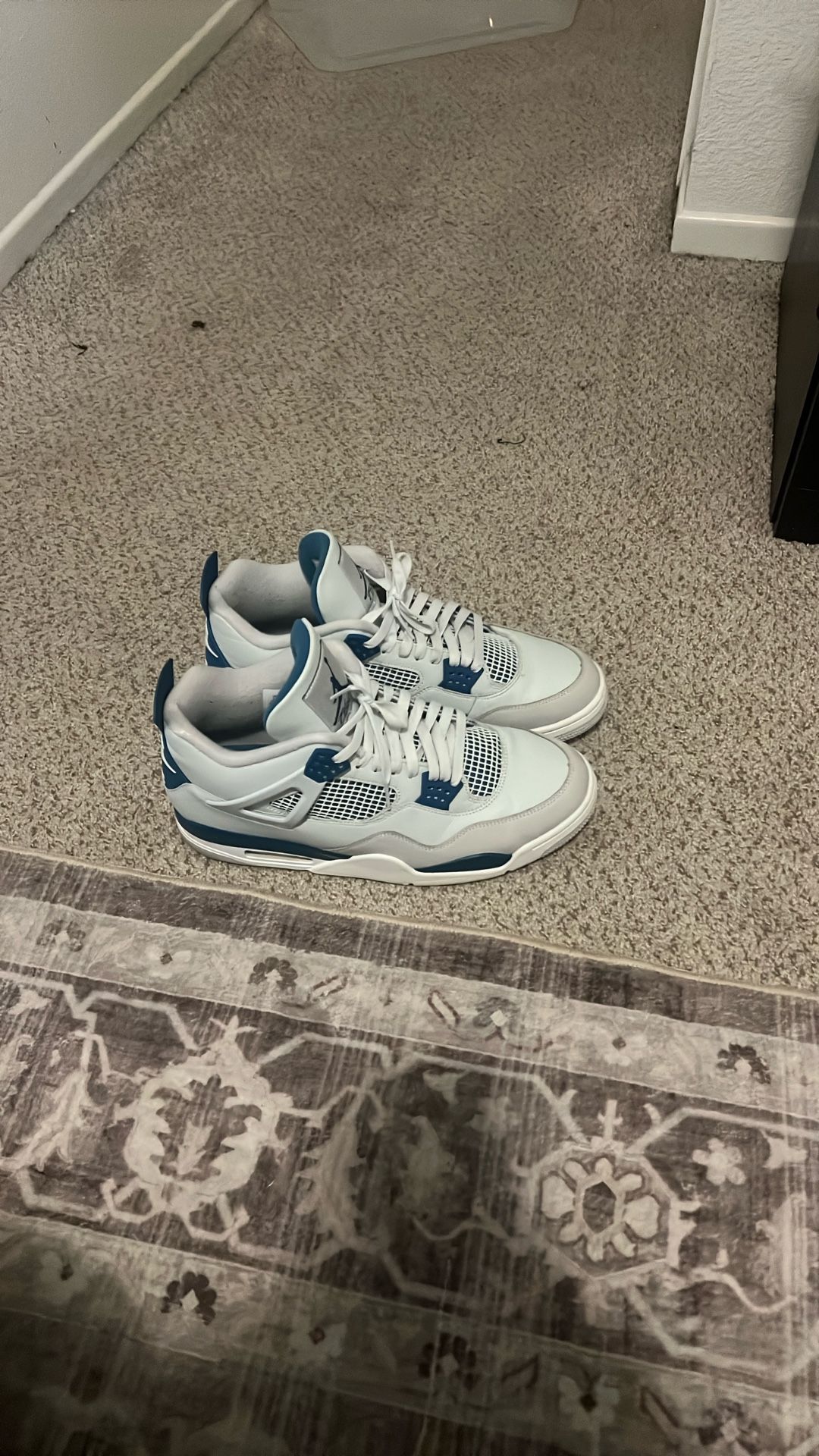 Air Jordan 4 Retro Military Blue