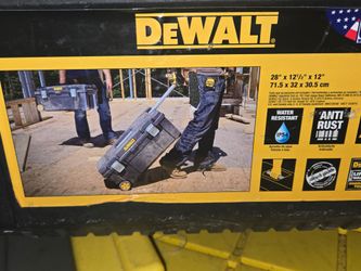 DeWalt 28 x 12 tool box w'tray