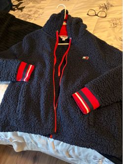 Woman’s Tommy Hilfiger size large