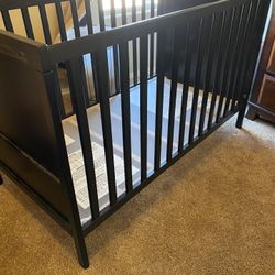 IKEA Sundvick crib/toddler bed. Moonlight slumber little dreamer crib mattress