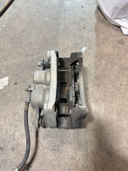 2017 Infiniti Q60 OEM Brake Calipers Front N Back
