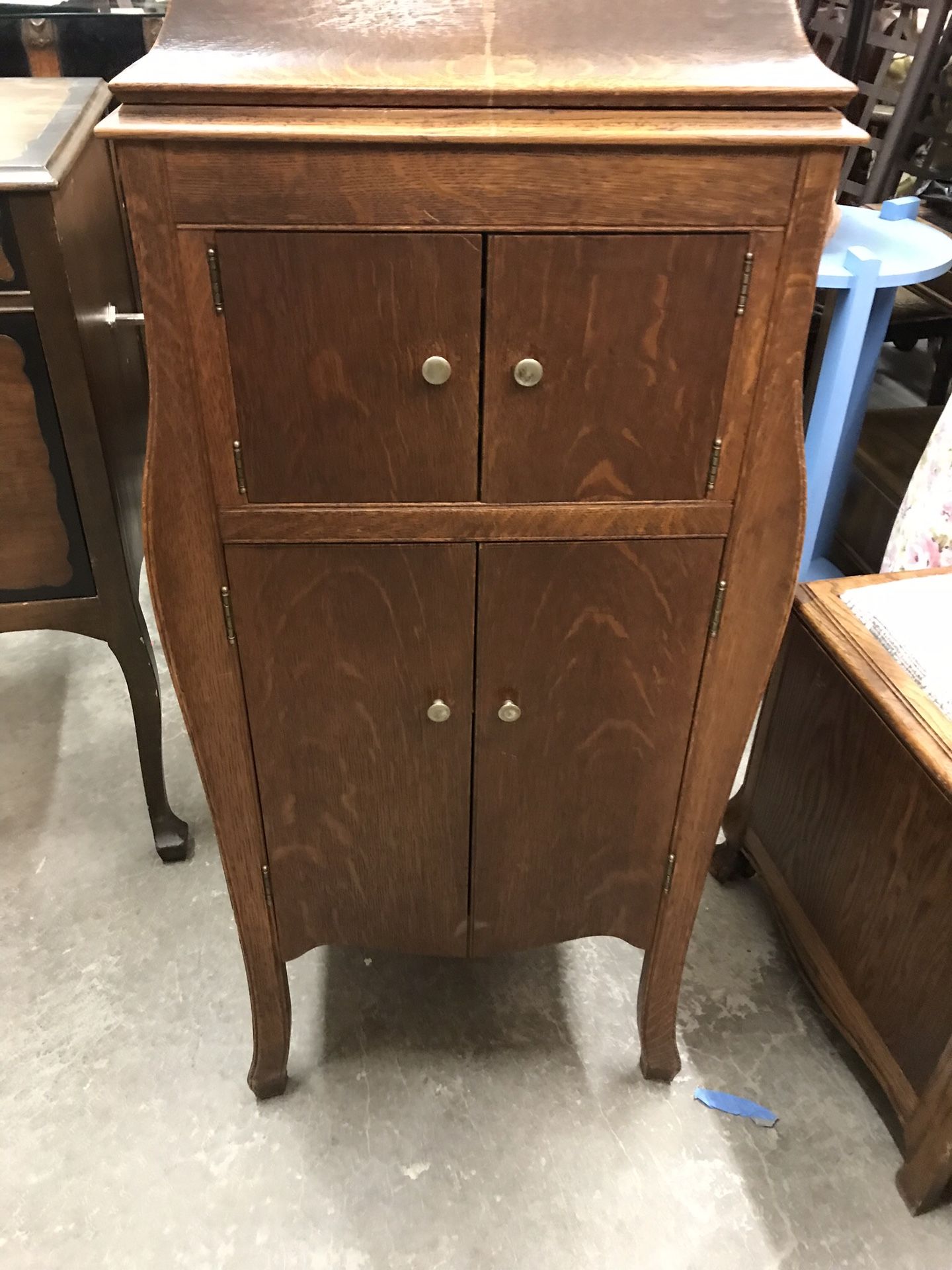 Antique crank Victoria record player