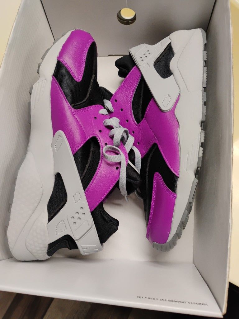 Nikes Pumas