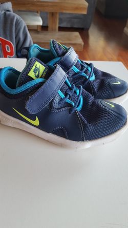 KIDS NIKE SIZE 10