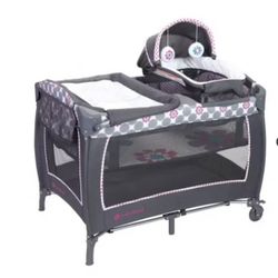 Lil Snooze Deluxe II Nursery Center from Baby Trend