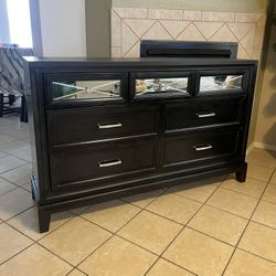 Dresser, sturdy/strong, clean and easy open drawers 