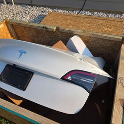 2021 Tesla Model 3 trunk top