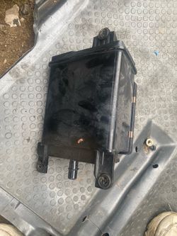 Evaporator canister Subaru legacy Outback OEM
