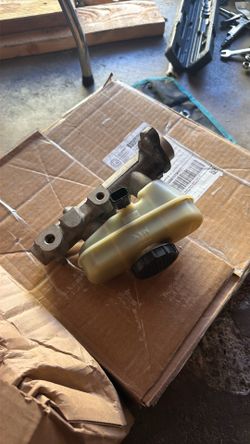 2001 lincoln town car Brake master cylinder