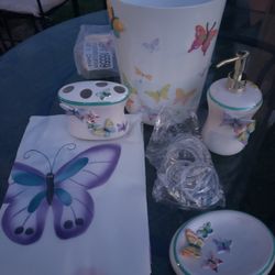 Pretty Butterfly Bathroom Accessory Set