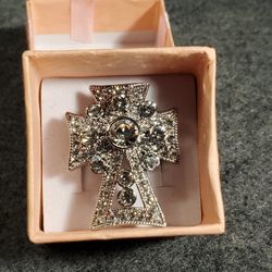 Cross Ring. Roughly Size 6.5.