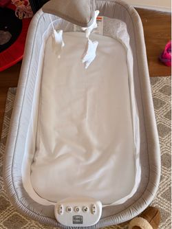 Shooting Star Rocking bassinet with airflow