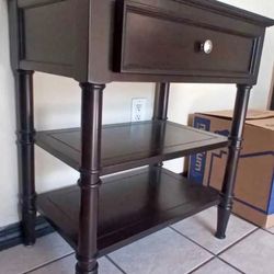 Drexel Heritage Gina Nightstand Table Walnut Finish Bedroom furniture Or Accent Entry Hall Table Dark Brown Night Stand