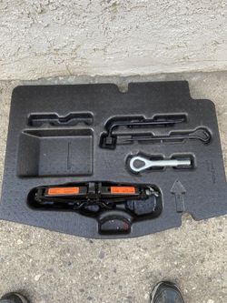 Nissan Versa 12-19  Spare Tire Jack Kit