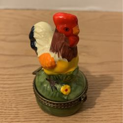 Vintage porcelain rooster trinket box  A19