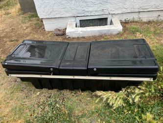 Truck bed toolbox