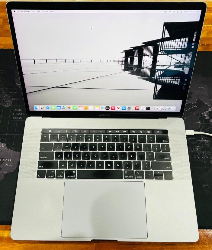 Apple MacBook PRO 15” 2019 TouchBar 8-CORE i9 16GB 500GB Radeon Pro 560X 4GB VRAM
