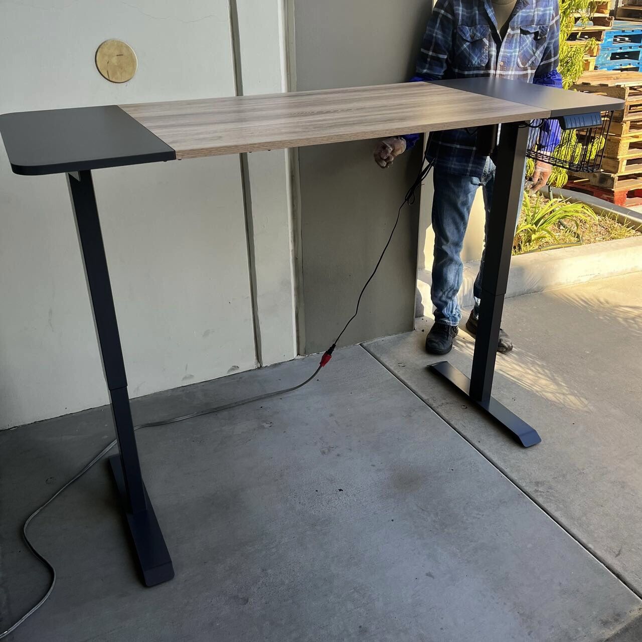 New In Box 63x24 Inch 27 To 45 Inch Automatic Adjustable Height Office Computer Standing Stand Desk Table Furniture