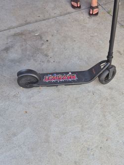 Scooter nuevo.  Con cargador     no se ha usado