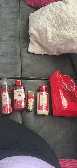 Bath&bodyworks strawberry poundcake