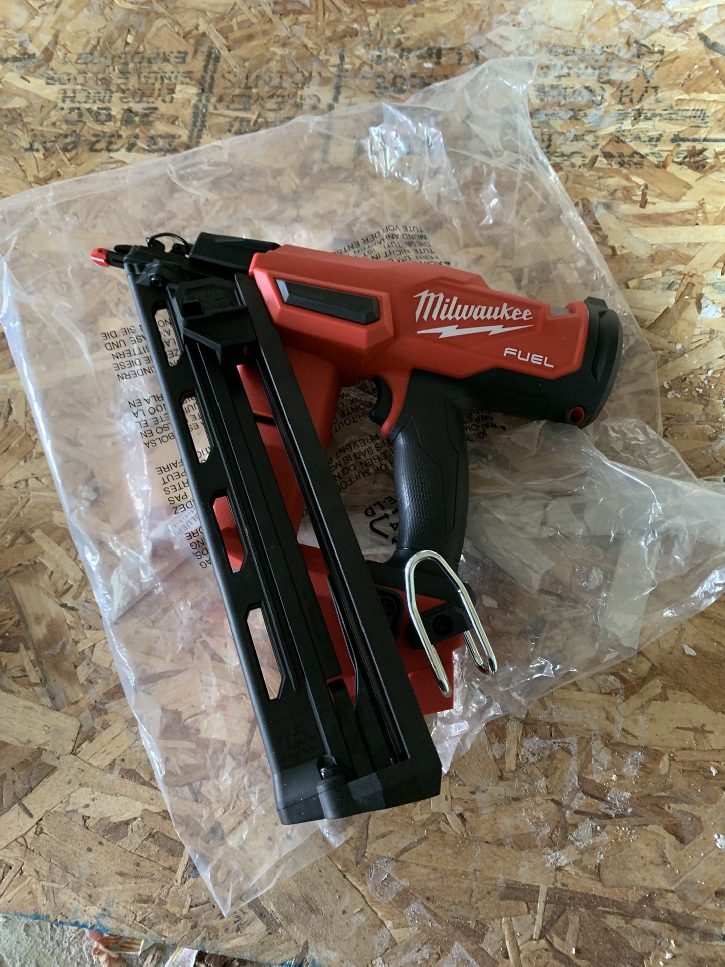 Milwaukee Fuel 15 Ga Finish Nailer TOOL ONLY