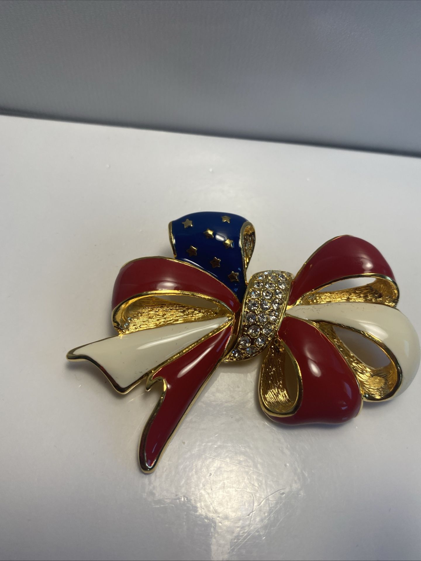 Vintage Joan Rivers Signed Gold Tone , Enamel. Patriotic Bow Brooch