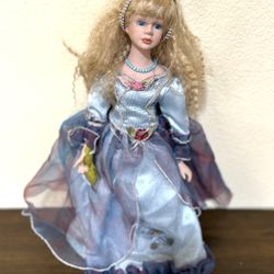 Porcelain Doll Great Condition.  Each 25$ 