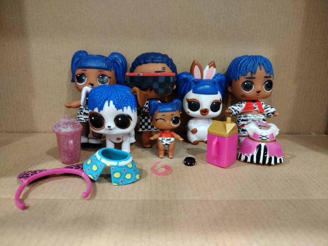 Lot of lol dolls, 